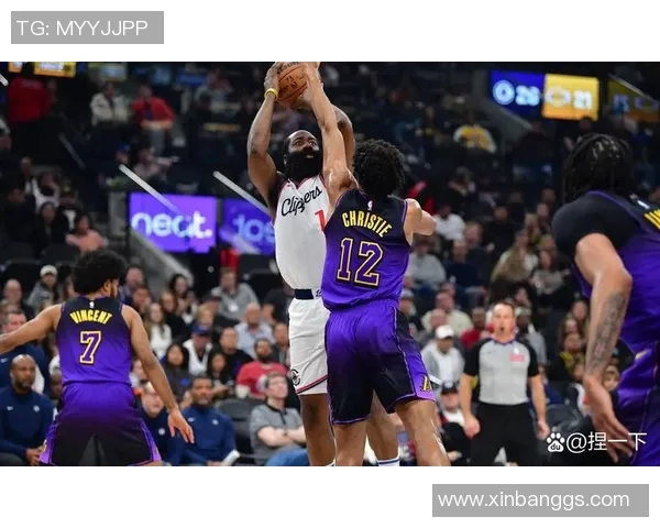 2015年NBA季后赛火箭与快船第四场激战回顾与精彩瞬间分析